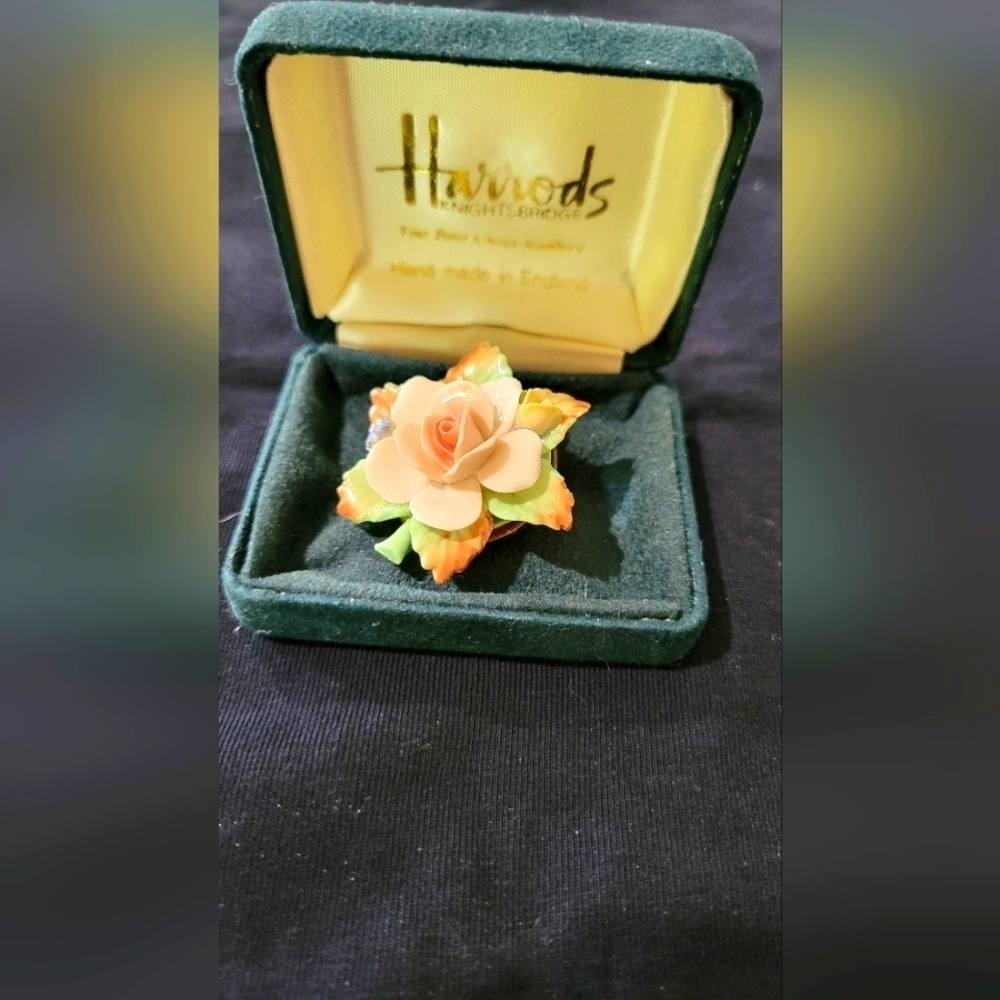 NWOT Vintage Harrods Cream Rose Brooch – Gold Tone | Elegant Floral Pin